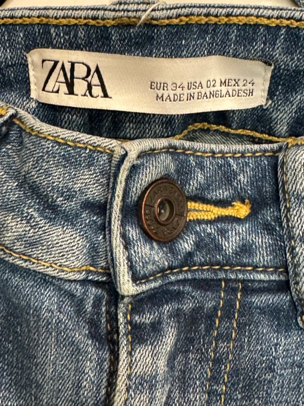 Zara Ripped Skinny Jeans - Light Blue Wash zipped ankle womens size 2